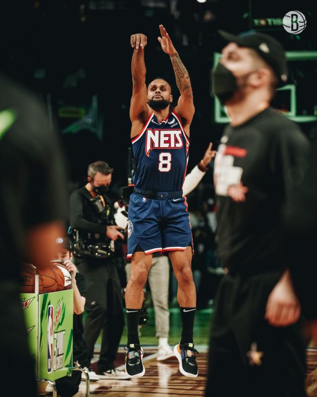 开云官方直播-和冠军取经也没用！米尔斯三分大赛喜提“重在参与”